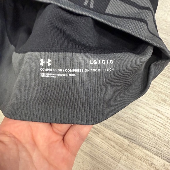 Under Armour Black Compression Sports Bra Tank Top Size LG - Picture 3 of 3